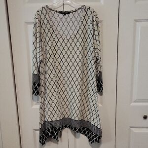 White Mark Elegant Black and White Women's Top 3XL